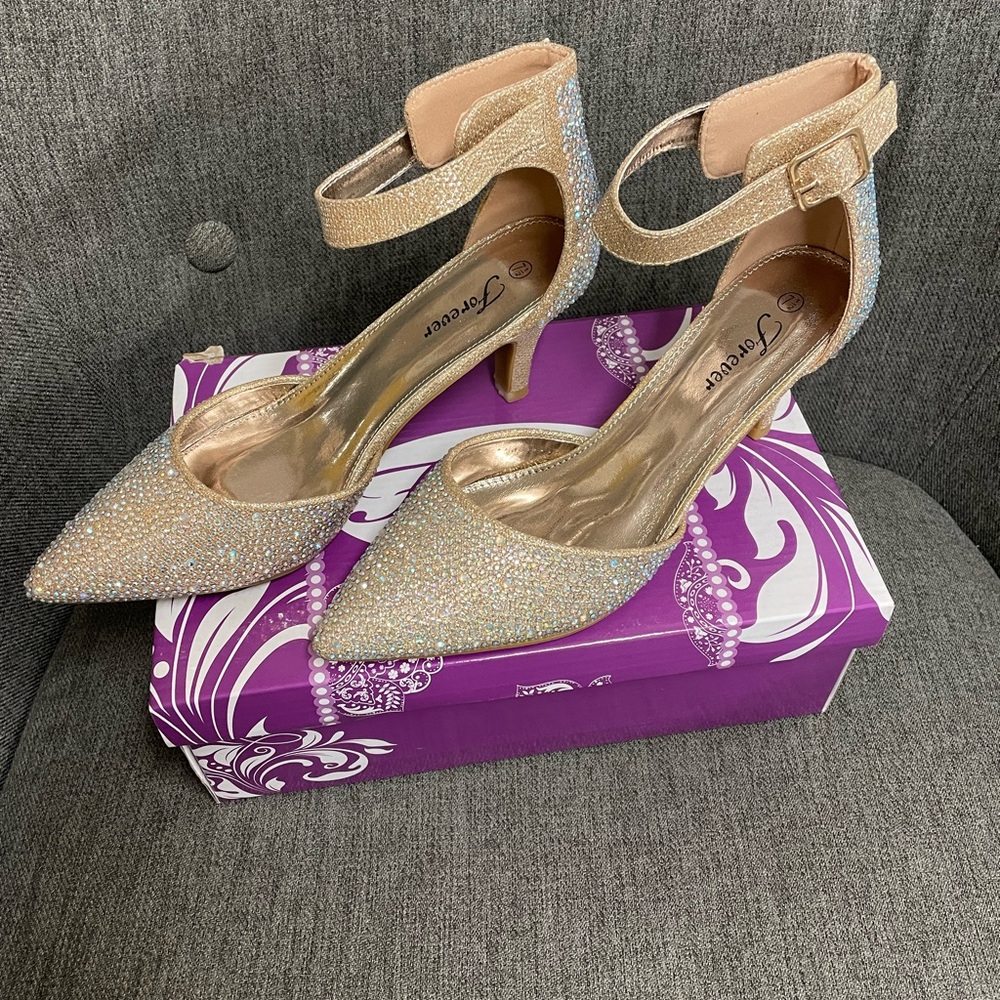 7.5 size gold rhinestone 2.5 inch heel nwt - Picture 5 of 5